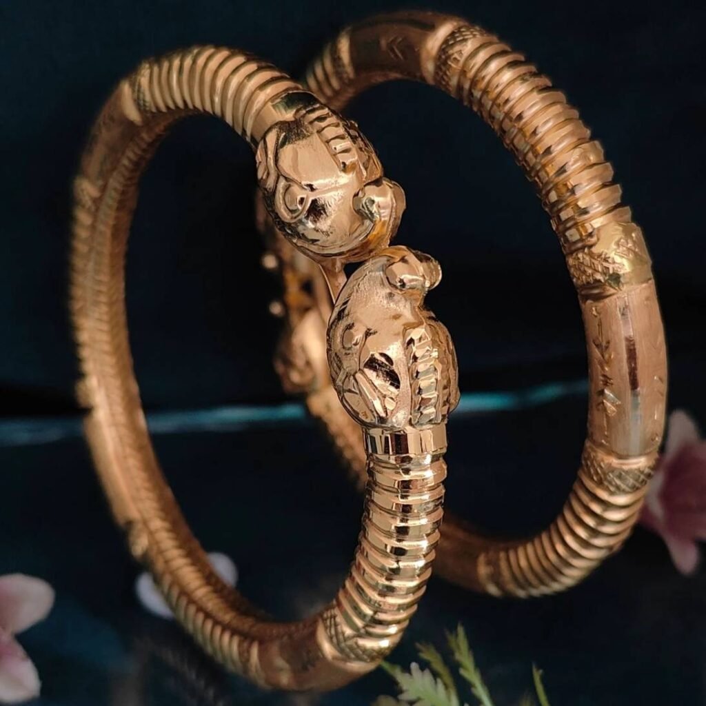 Elegant Gold Antique Kadli AK-002