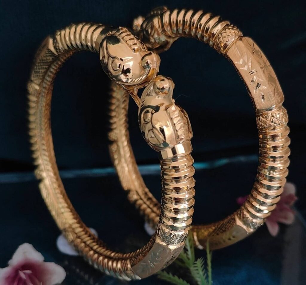 Elegant Gold Antique Kadli AK-004