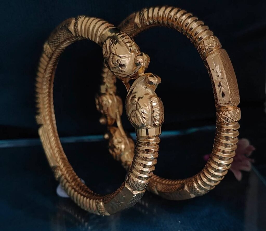 Elegant Gold Antique Kadli AK-006